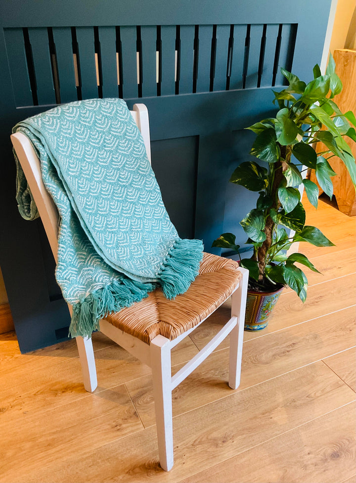 Turquoise Patterned Throw Soft Durable and Washable With Fringe 125 x 150 cm