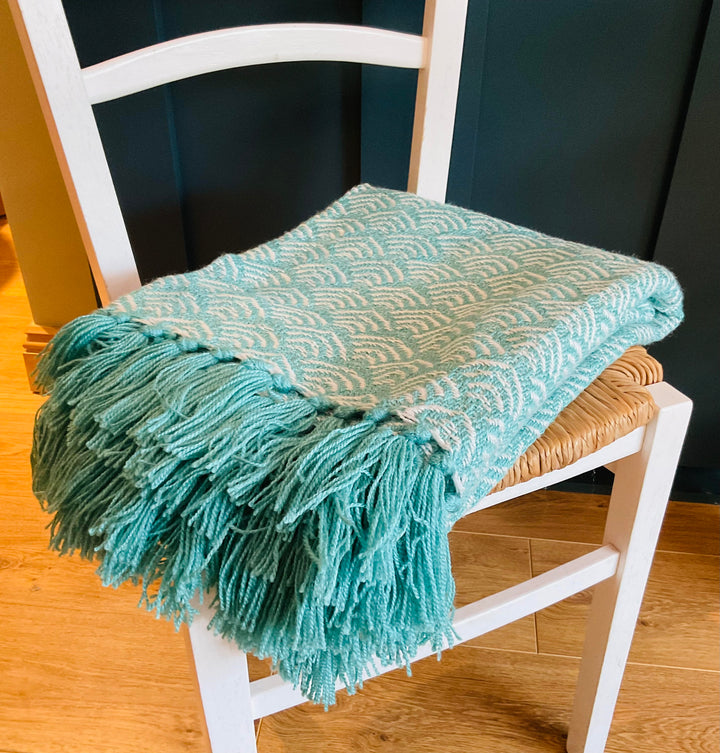 Turquoise Patterned Throw Soft Durable and Washable With Fringe 125 x 150 cm
