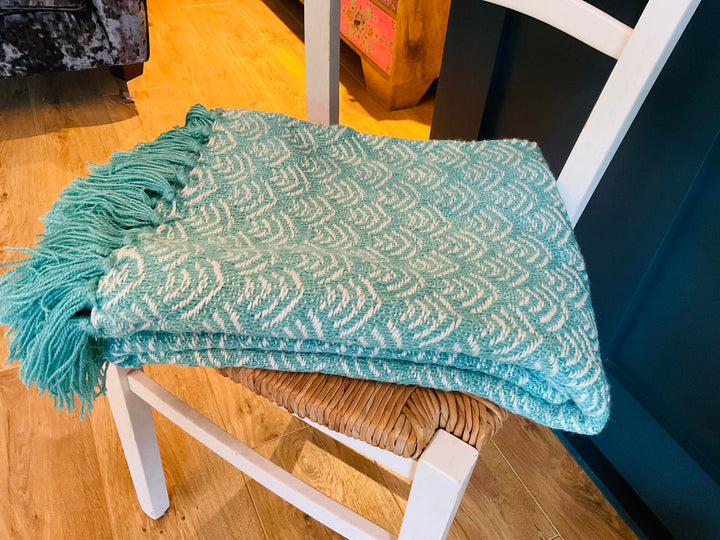 Turquoise Patterned Throw Soft Durable and Washable With Fringe 125 x 150 cm
