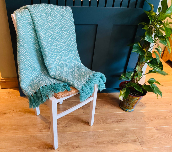 Turquoise Patterned Throw Soft Durable and Washable With Fringe 125 x 150 cm