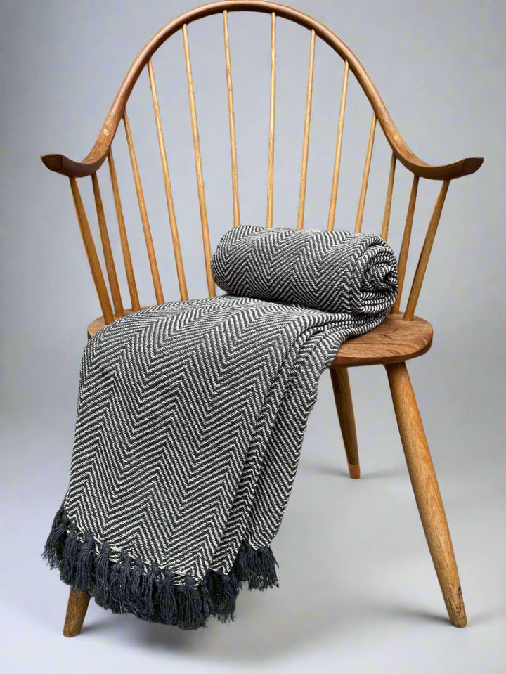 Grey Zig Zag Cotton Throw. - Second Nature Online