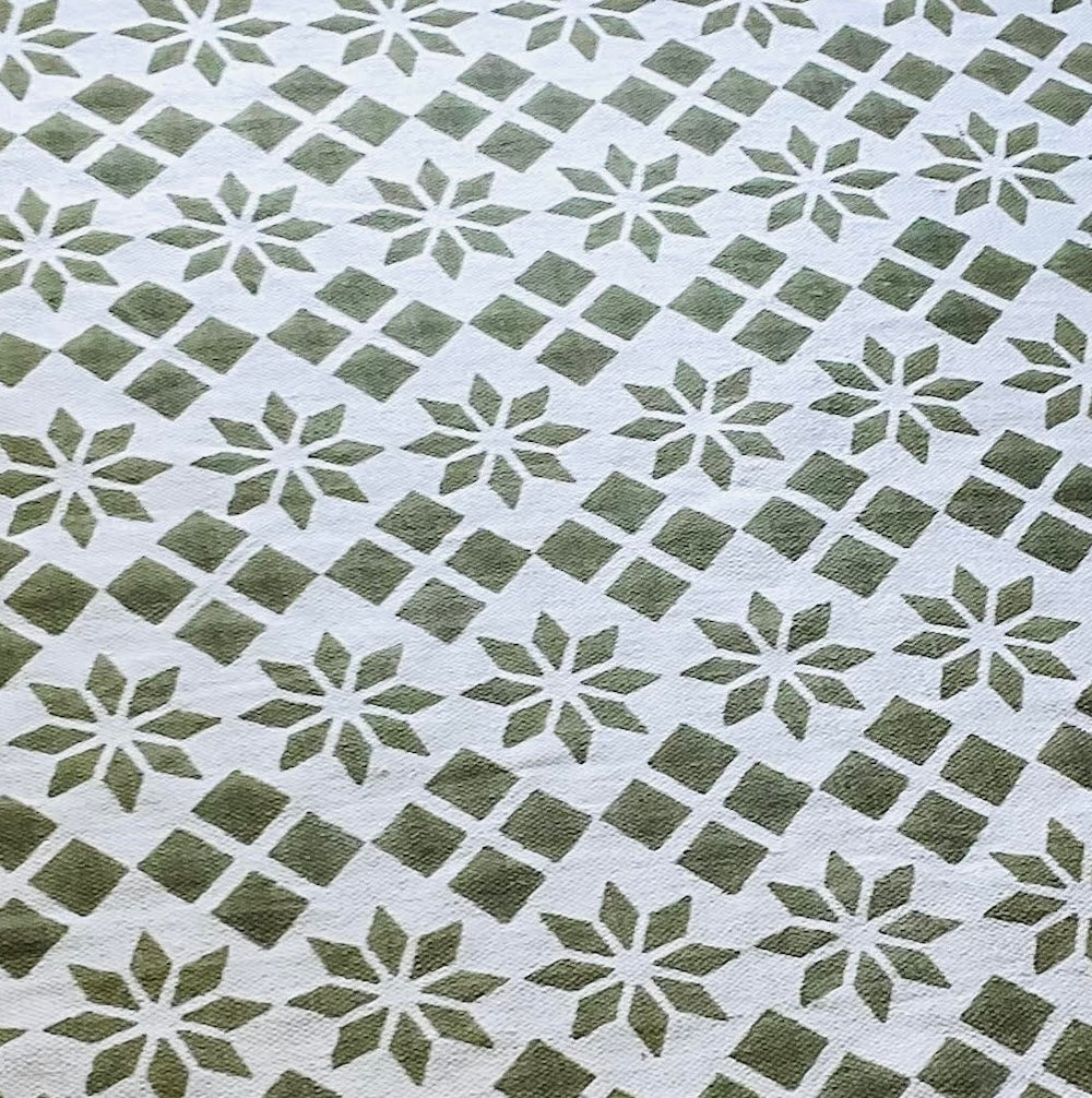 Printed PET Outdoor Rug Off White and Light Green Geometric Pattern 120 cm x 180 cm