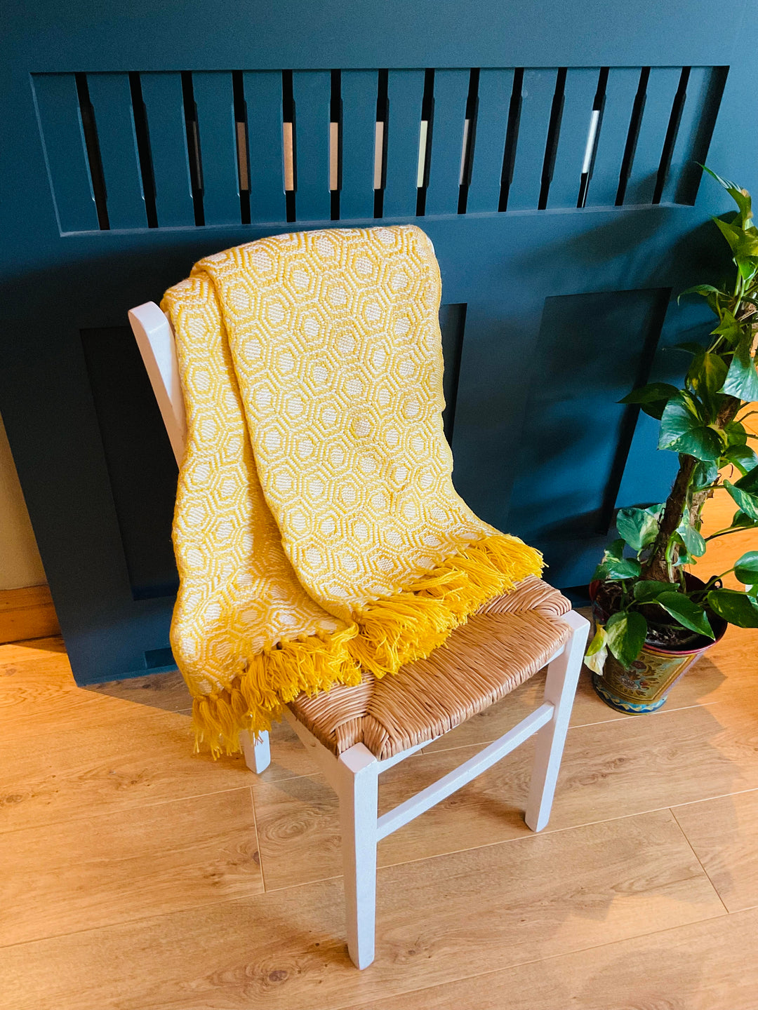 Yellow Honeycomb Patterned Soft Throw Durable and Washable With Fringe 125 x 150 cm