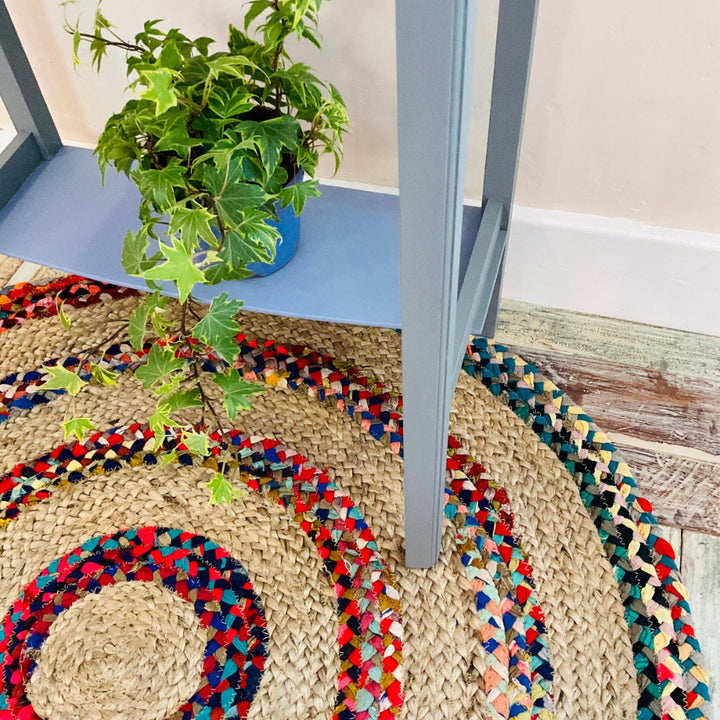 Close Up of The Round Jute Rug With Recycled Fabric - Second Nature Online