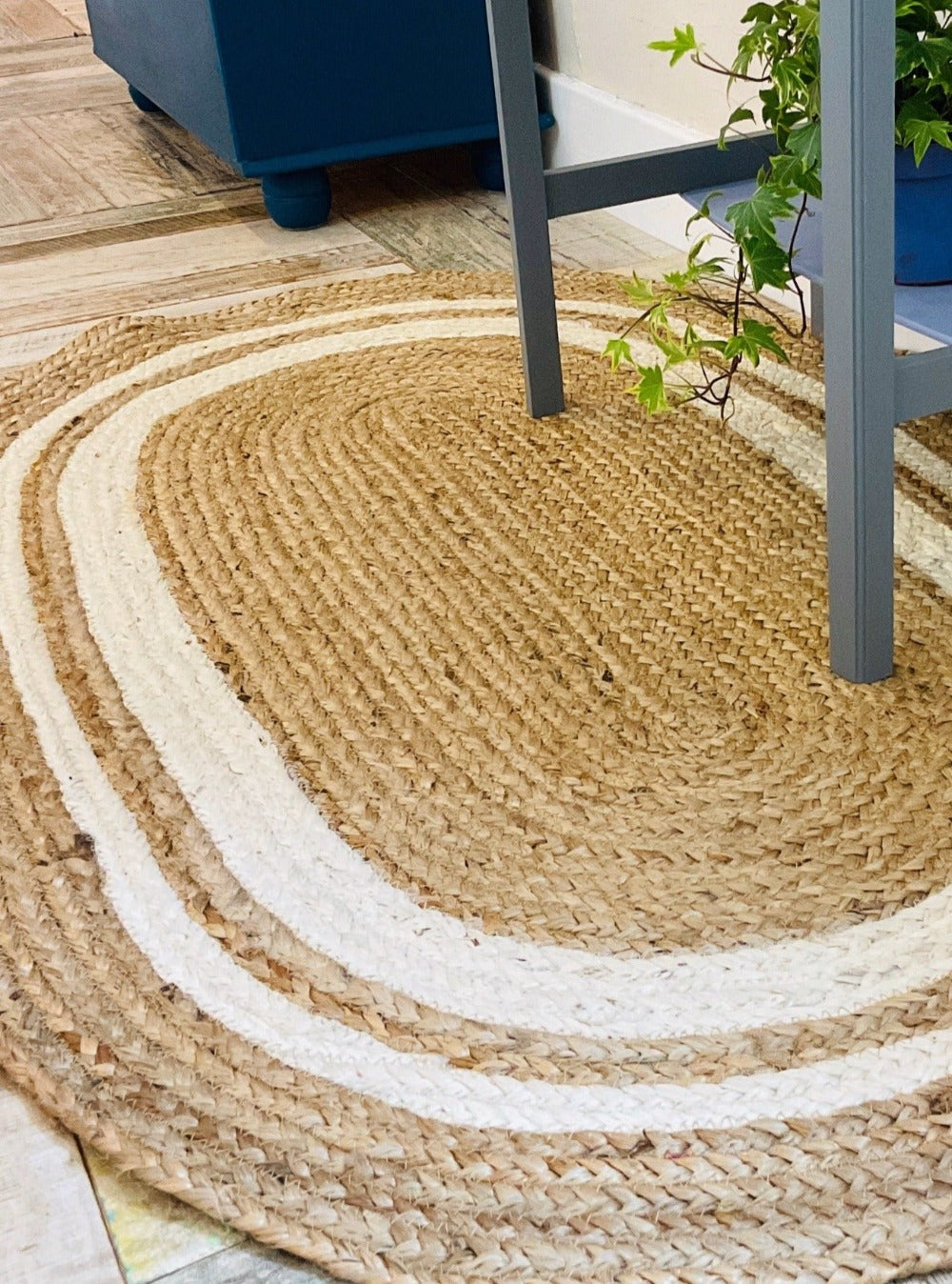 Oval Braided Jute Rug With Cream Border Pattern