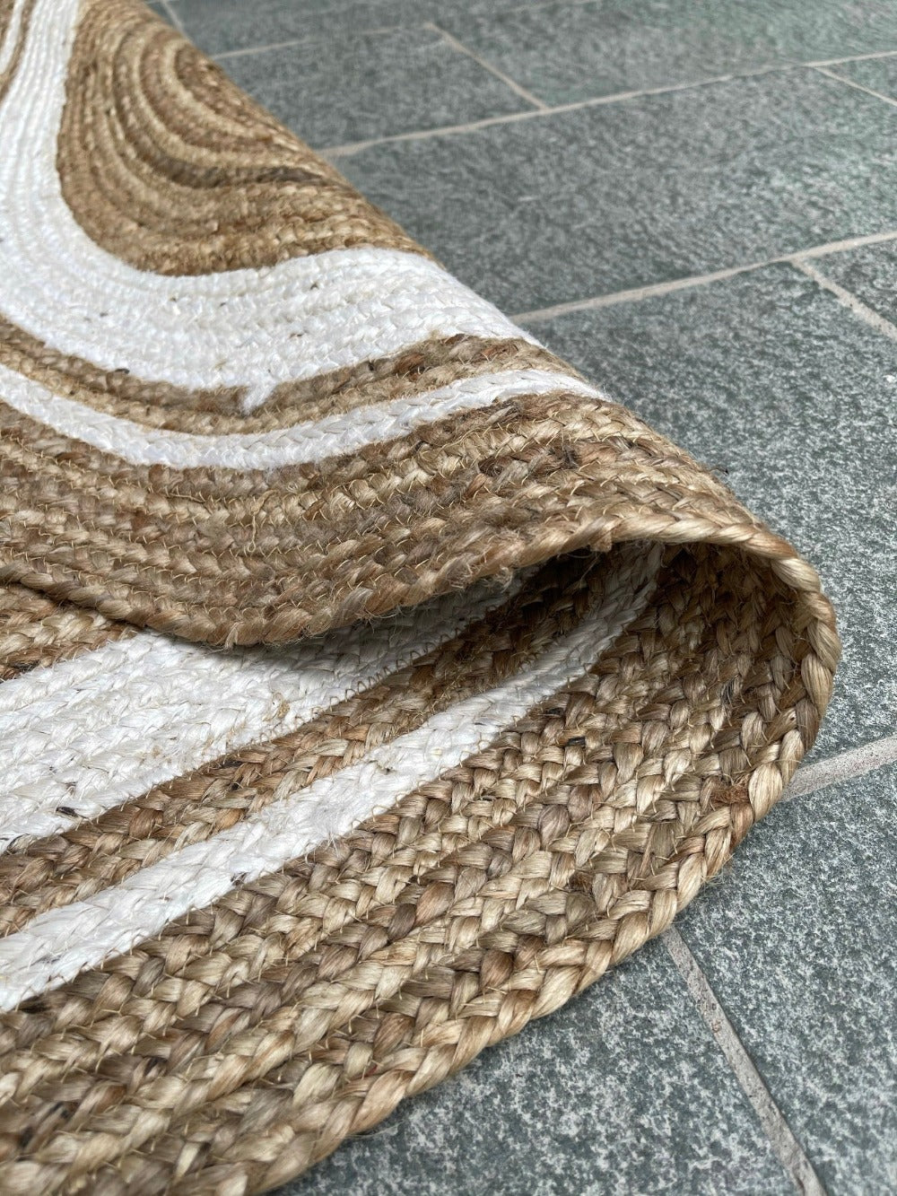 Oval Jute Braided Rug With Cream Border Close Up