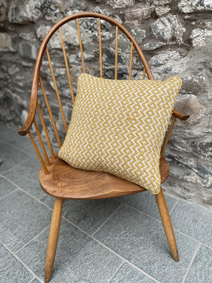 Cushion Cover in Cotton and Jute with Geometric Zig Zag Design - Second Nature Online