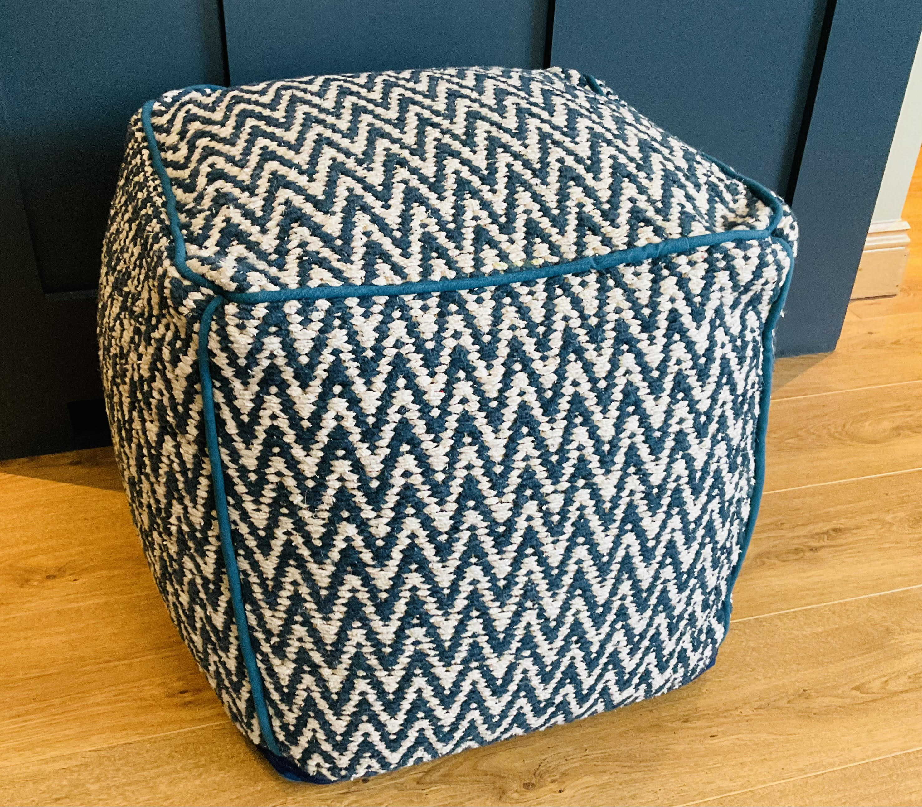 Firm pouf 2024